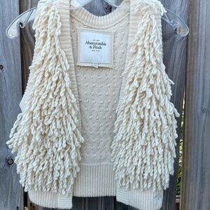 Abercrombie & Fitch yarn tassel vest. XS/S
EUC.  Wool-nylon-cashmere.